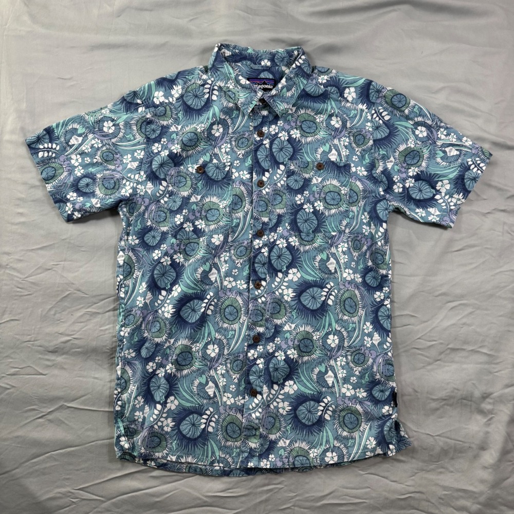 Patagonia Back Step Shirt Hawaiian Short Sleeve Button Up Blue Floral AOP Mens M - Picture 2 of 15